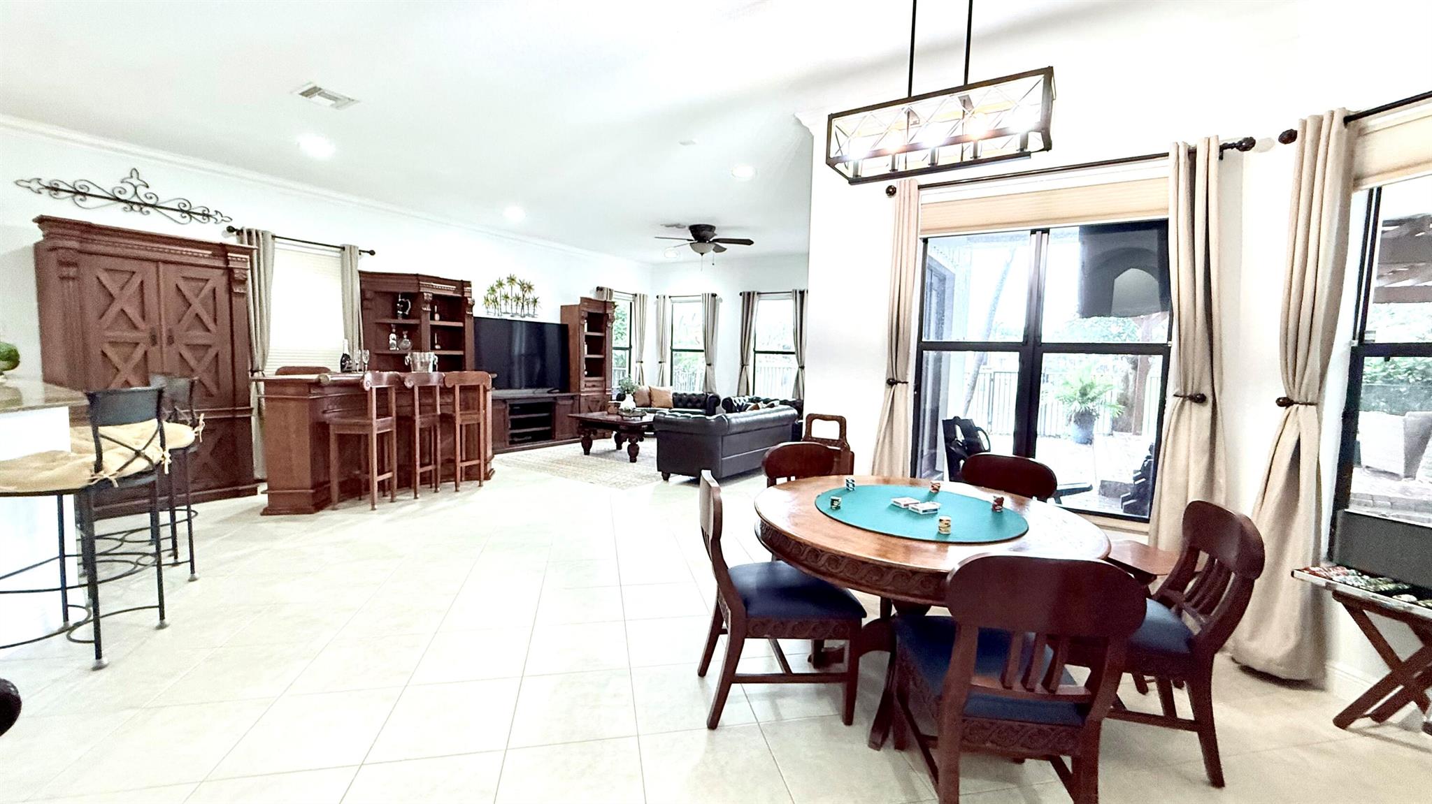 VERSAILLES - Residential Lease