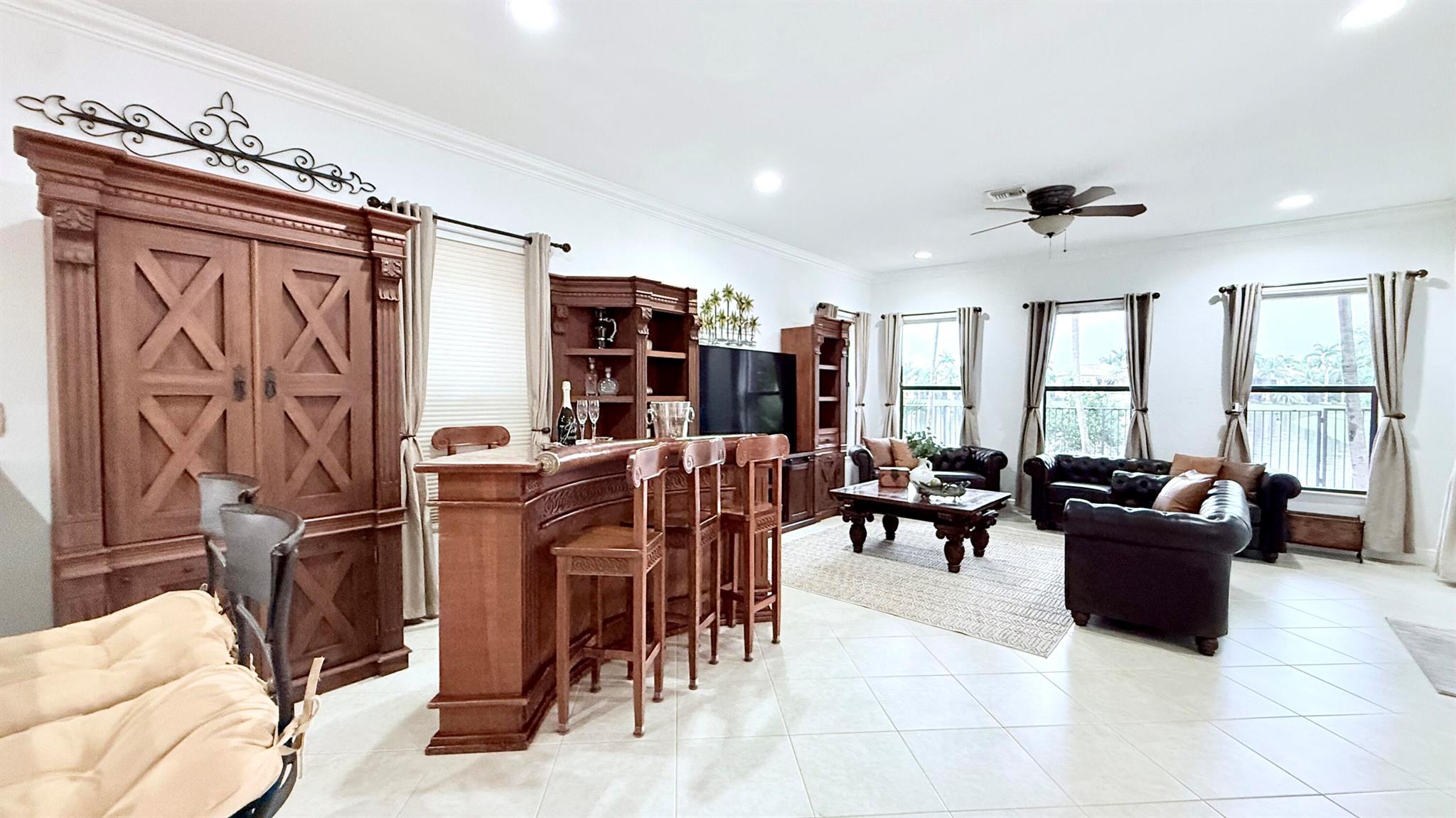 VERSAILLES - Residential Lease
