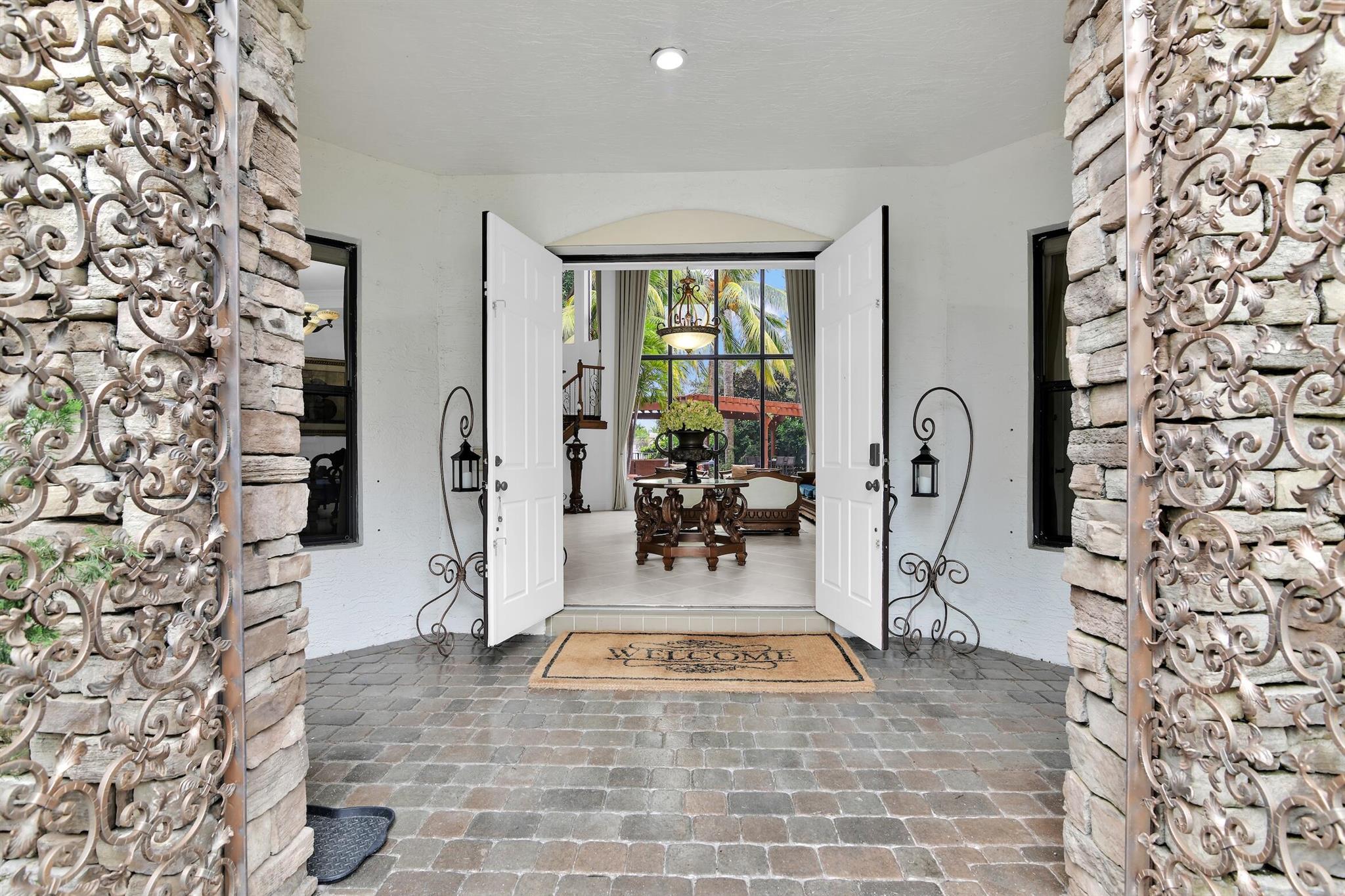 VERSAILLES - Residential Lease