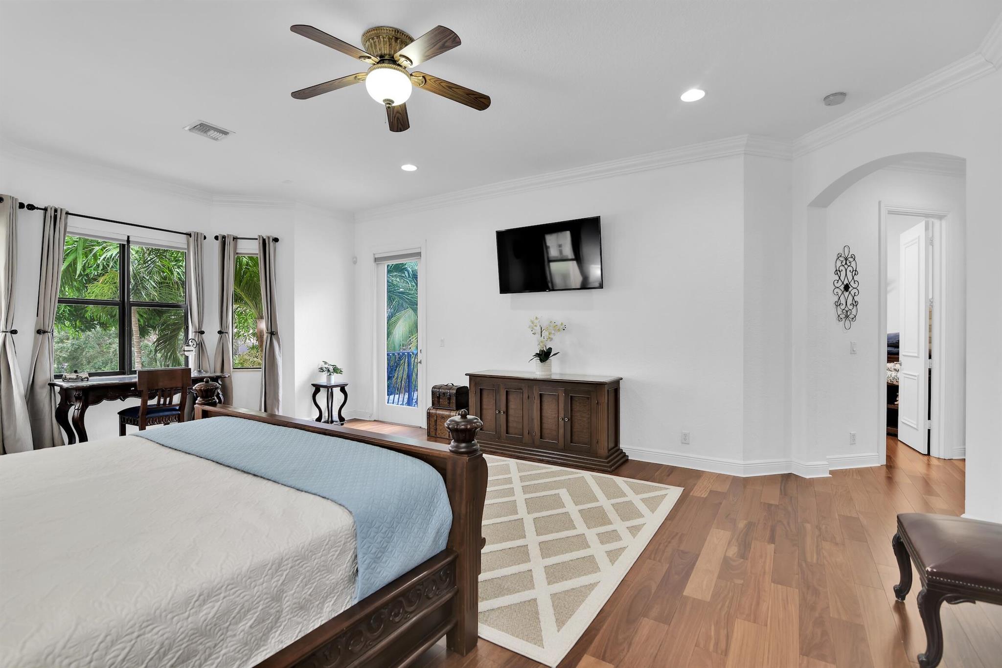VERSAILLES - Residential Lease