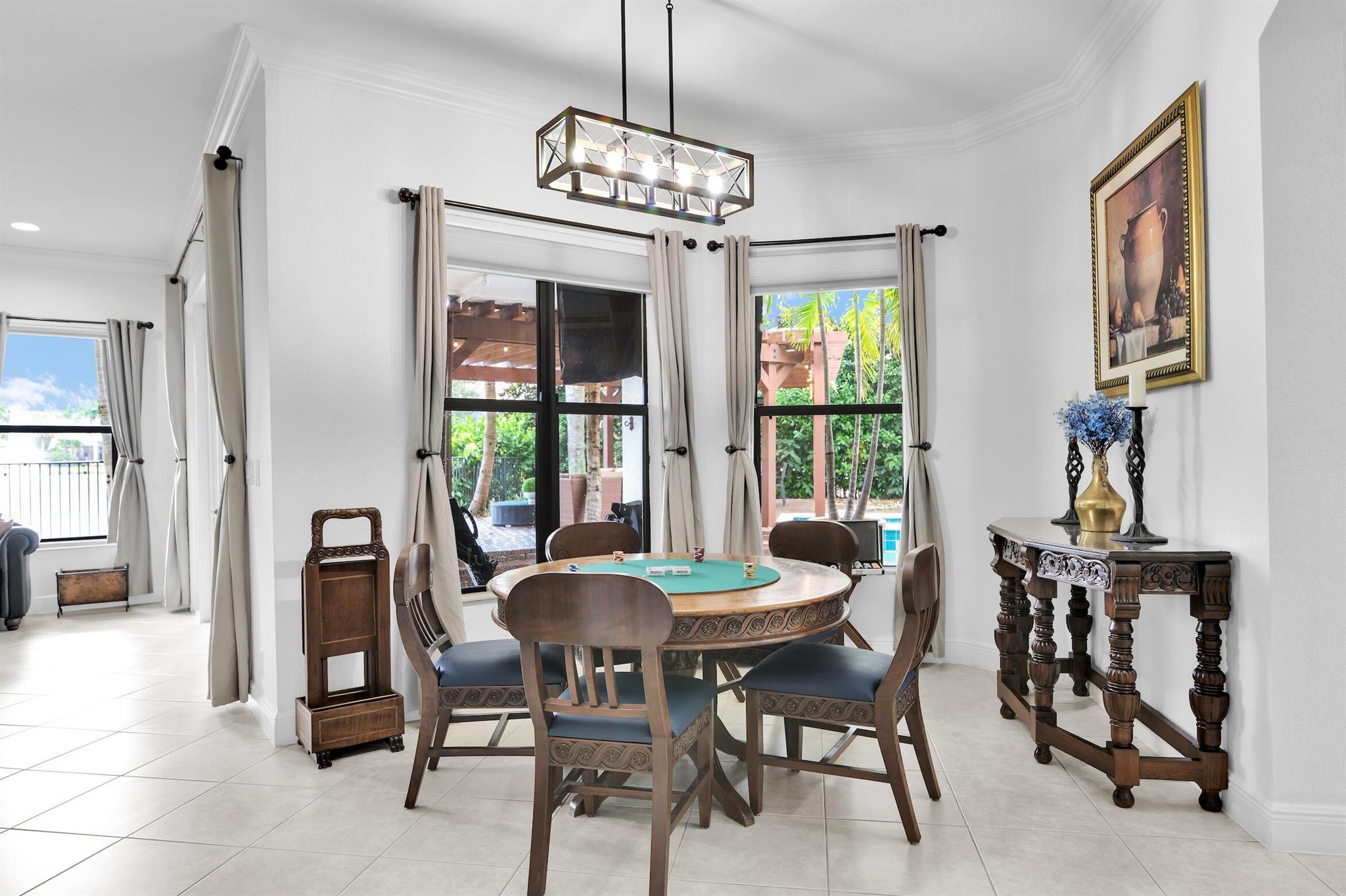 VERSAILLES - Residential Lease