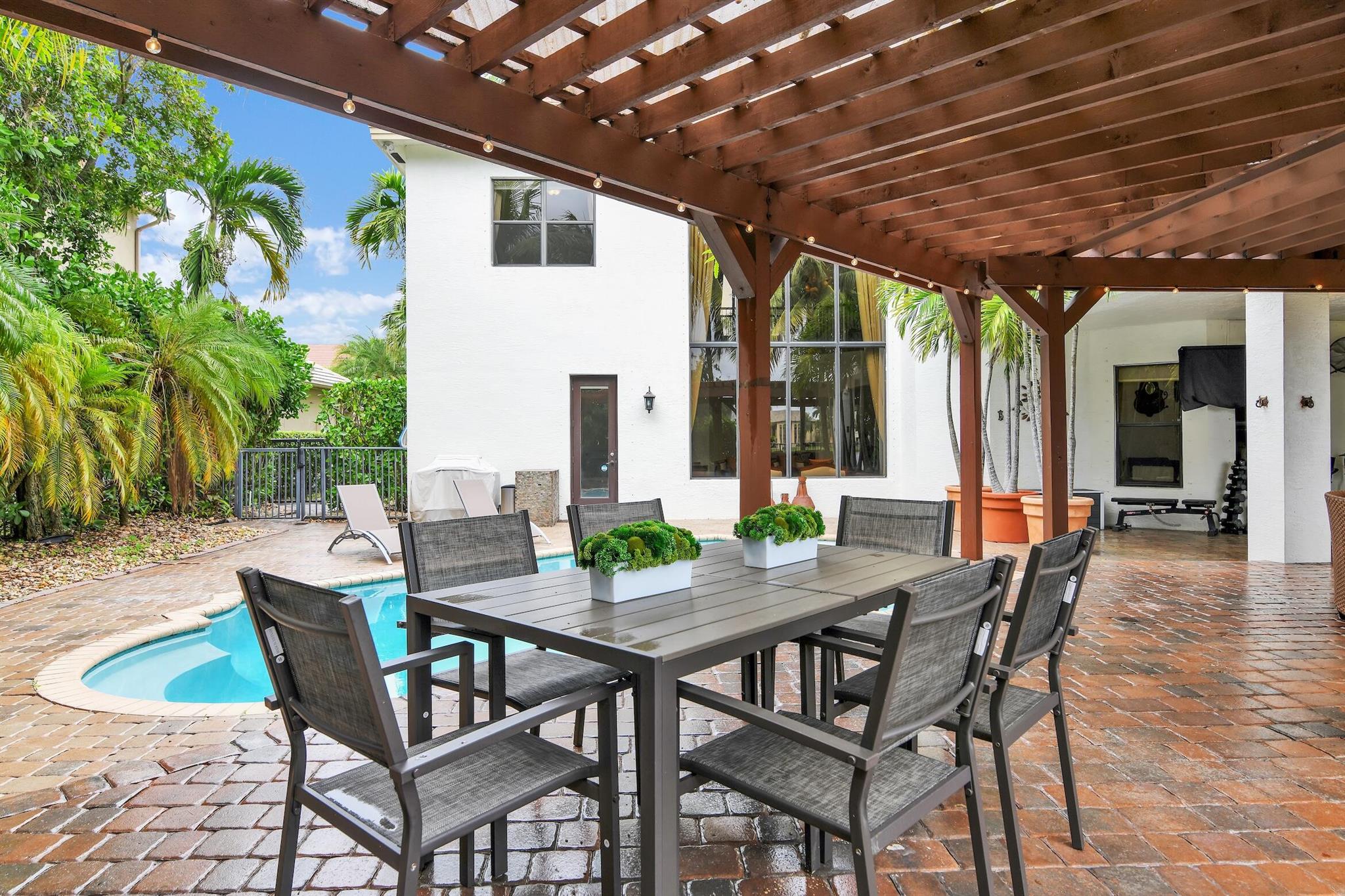 VERSAILLES - Residential Lease