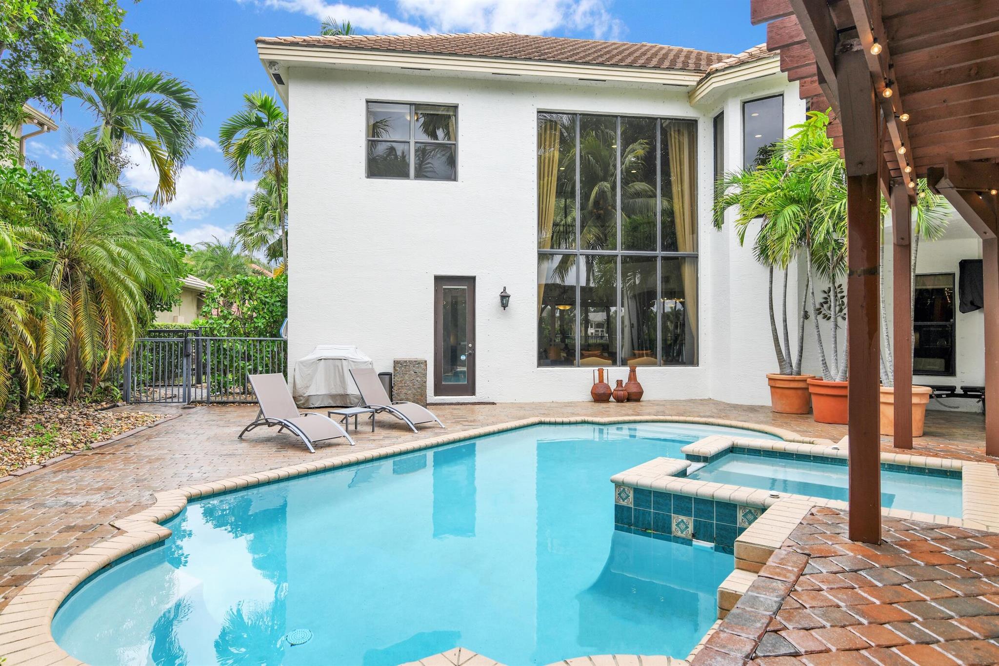 VERSAILLES - Residential Lease