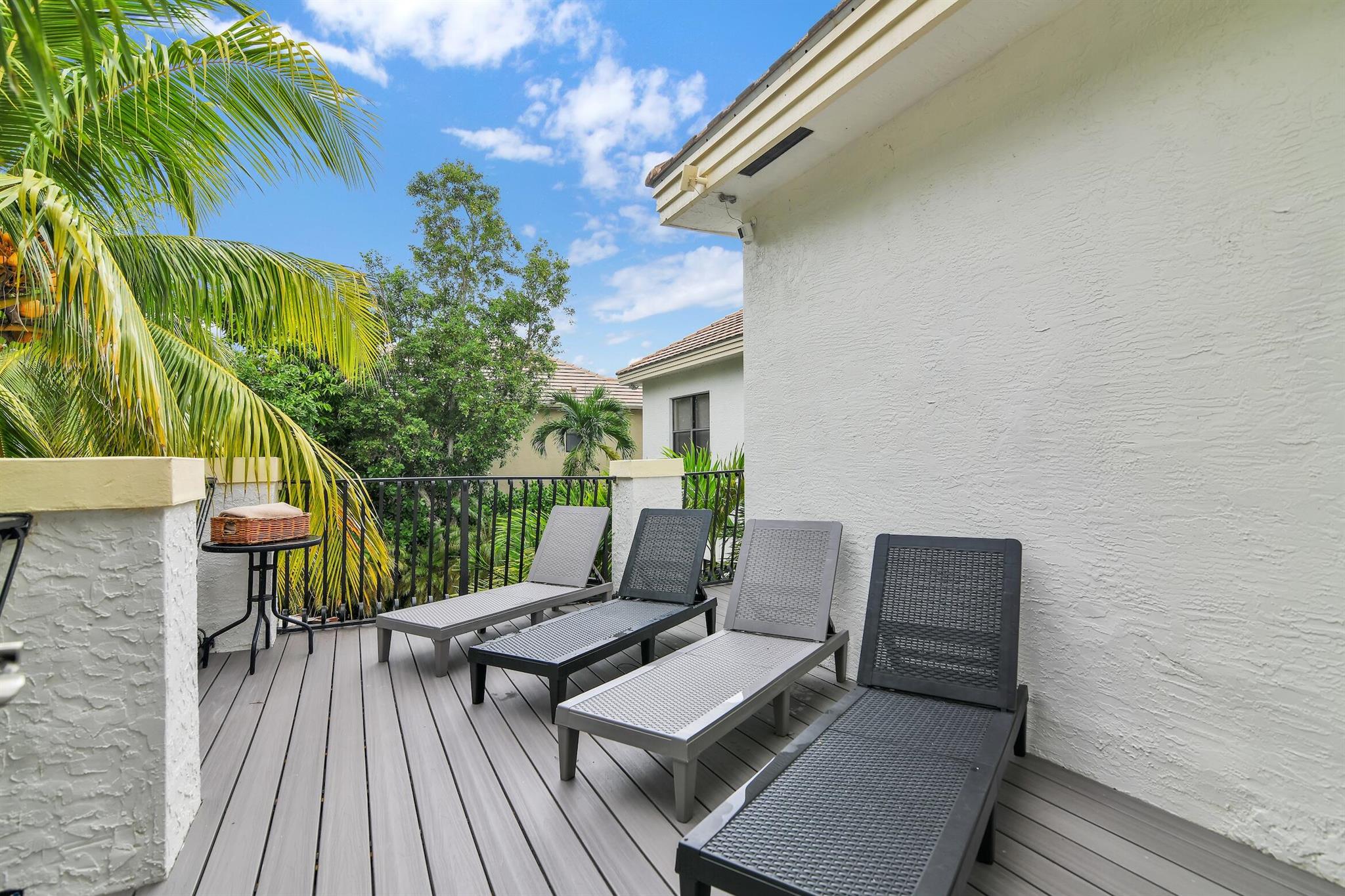 VERSAILLES - Residential Lease