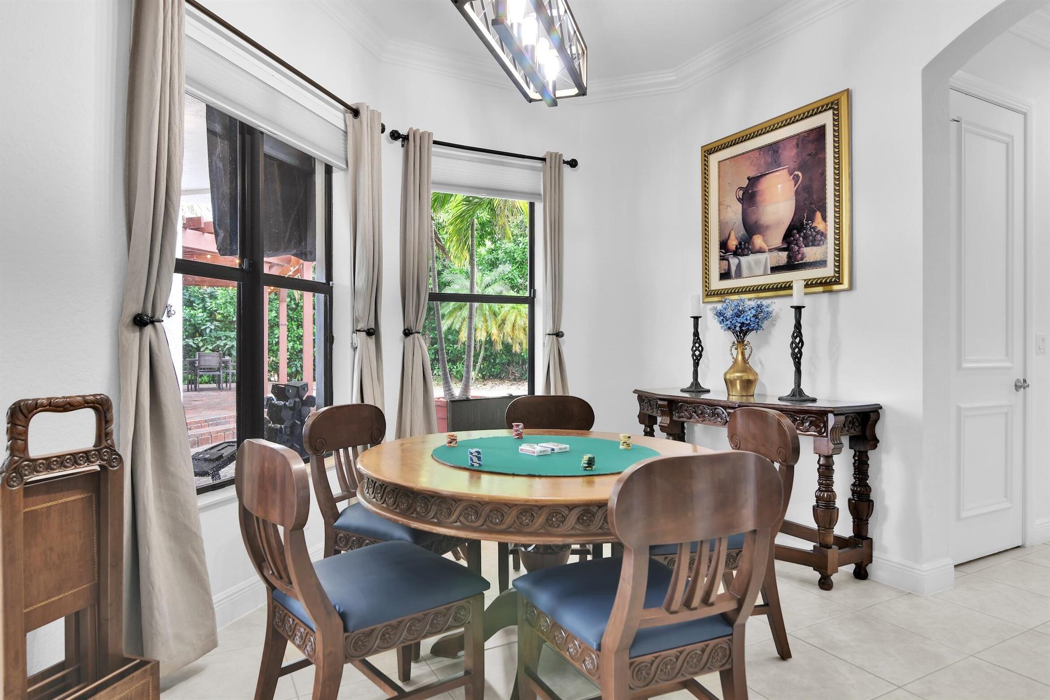 VERSAILLES - Residential Lease
