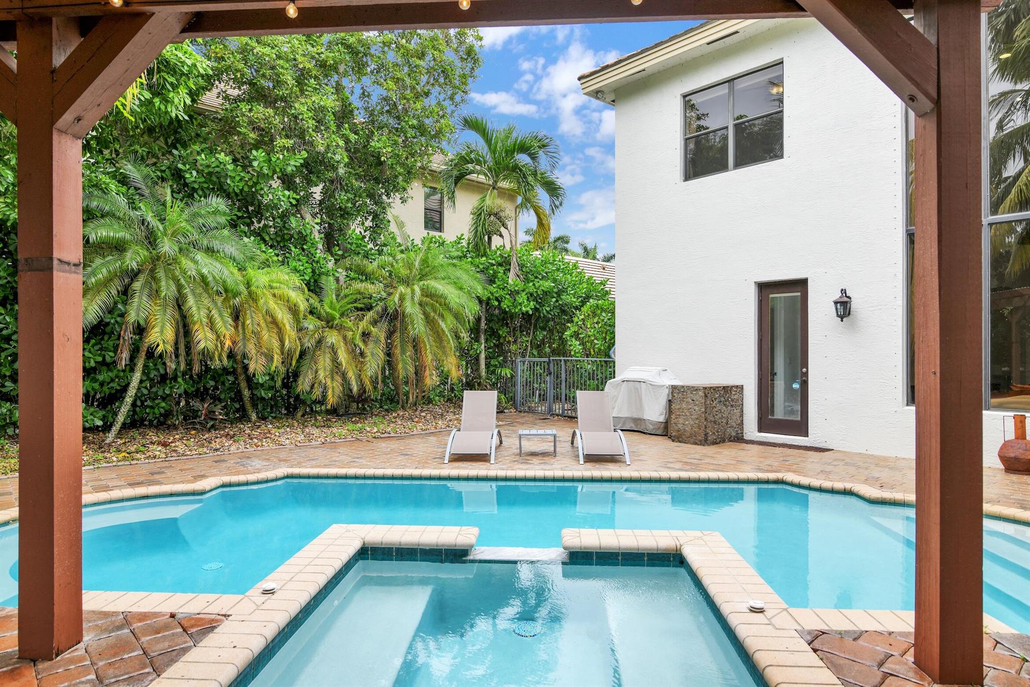 VERSAILLES - Residential Lease