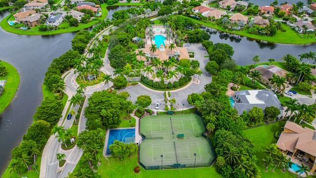 VERSAILLES - Residential Lease