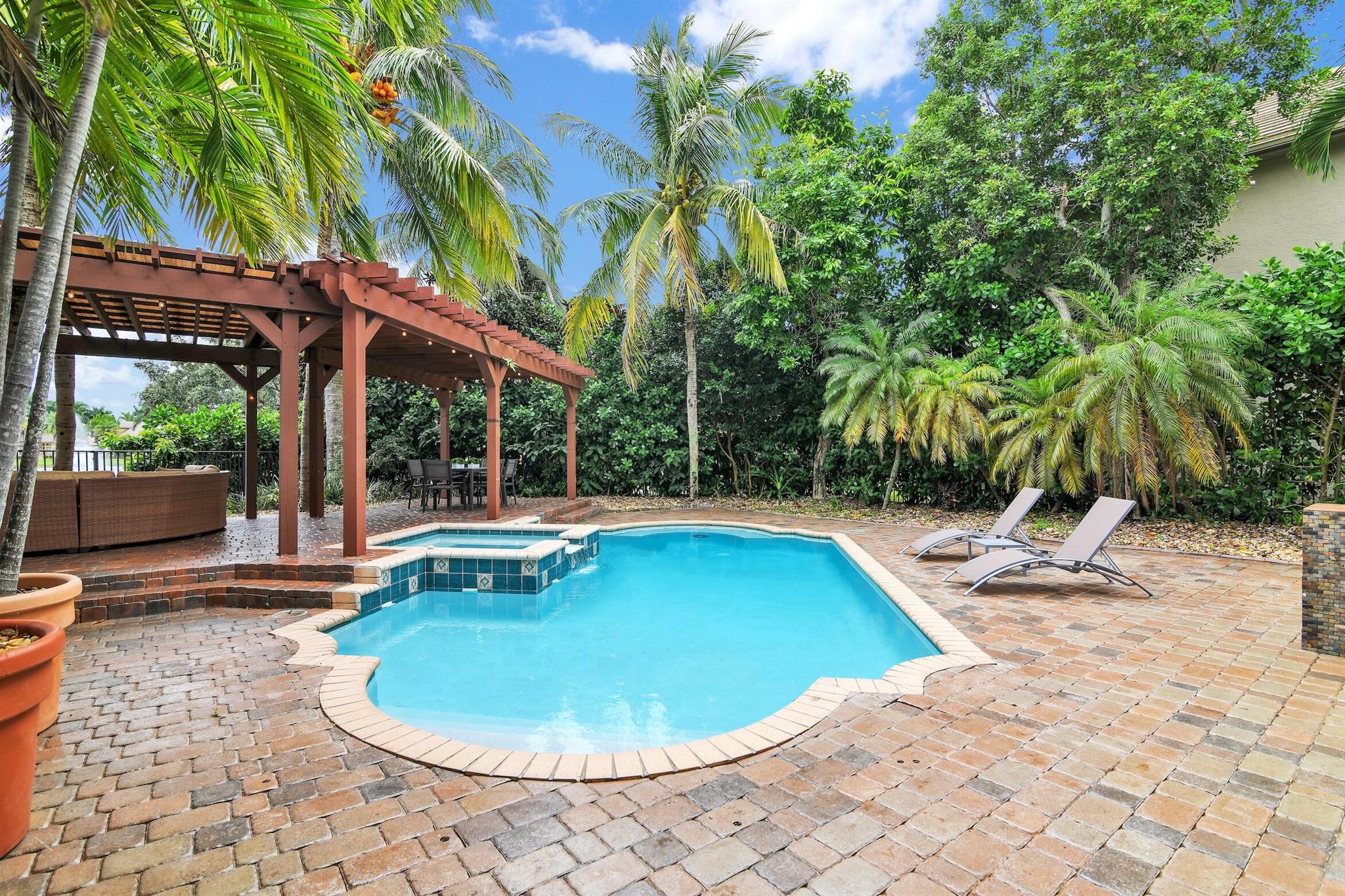 VERSAILLES - Residential Lease