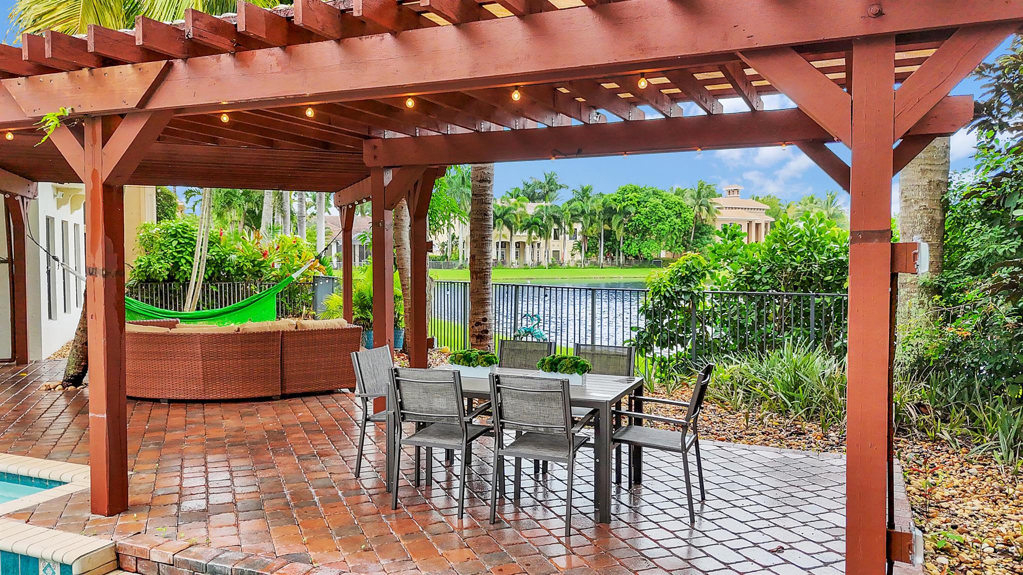 VERSAILLES - Residential Lease