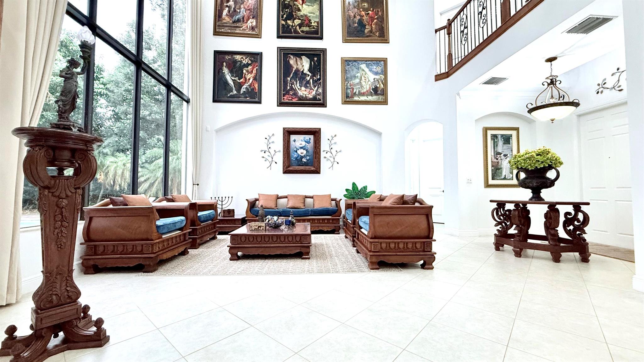 VERSAILLES - Residential Lease