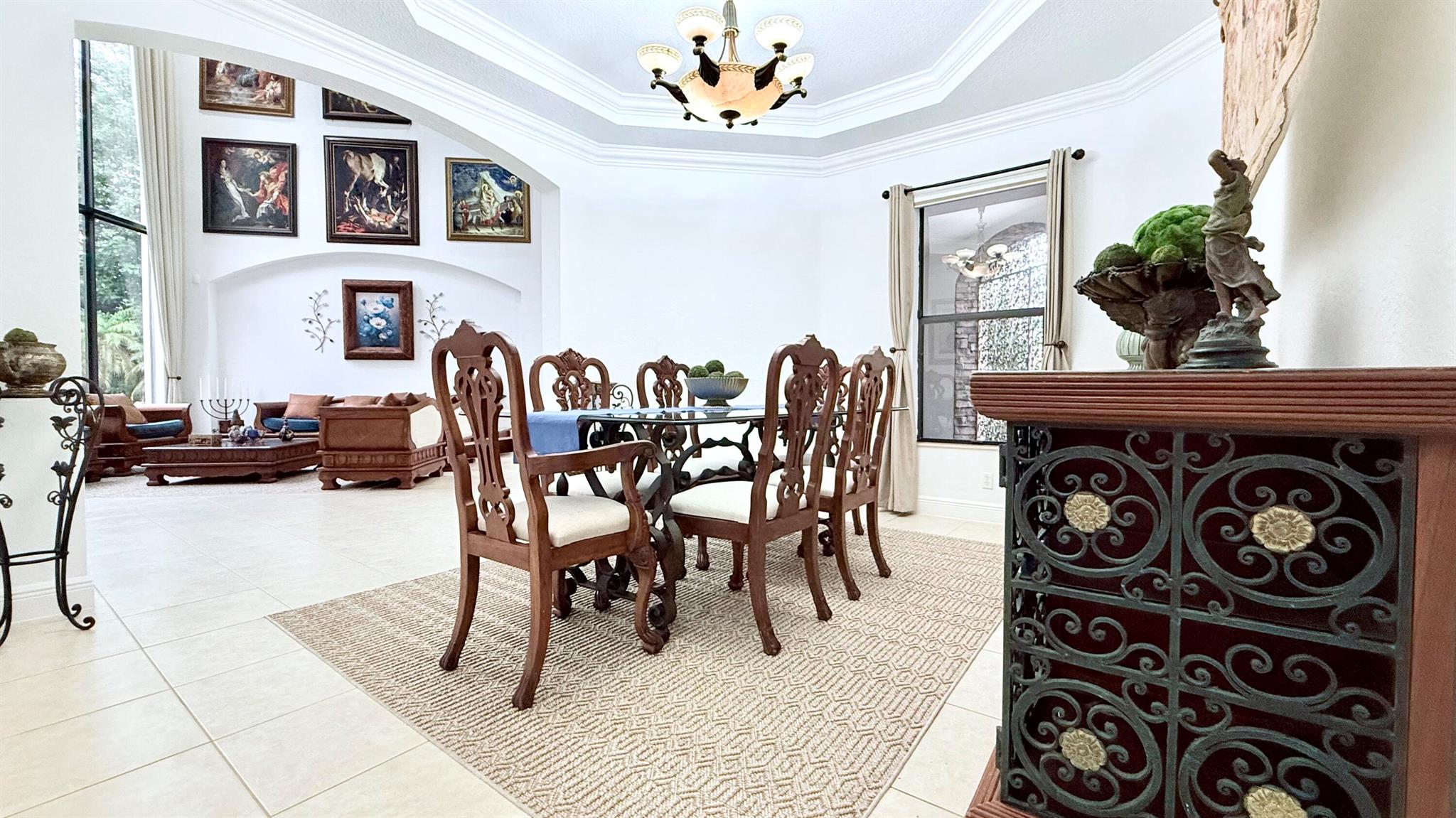 VERSAILLES - Residential Lease