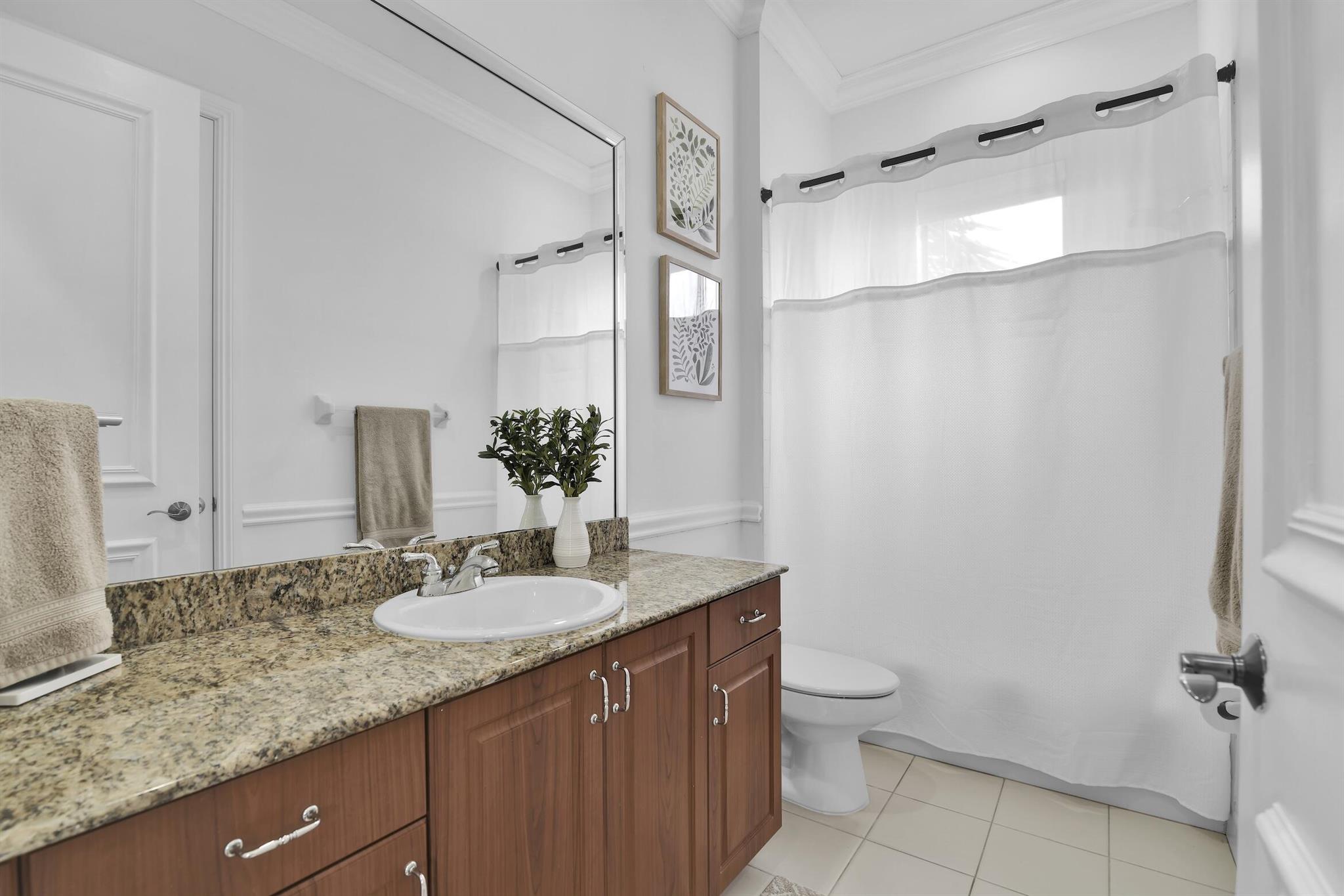 VERSAILLES - Residential Lease