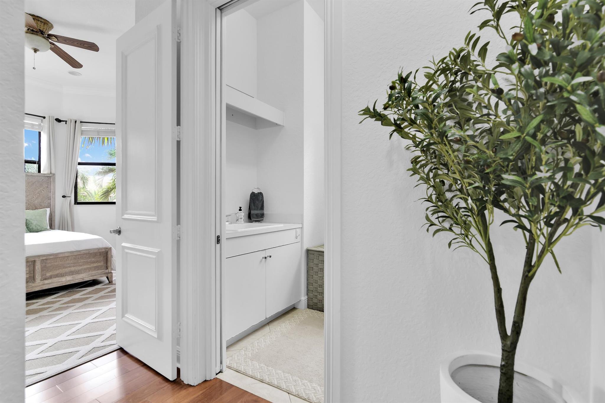 VERSAILLES - Residential Lease