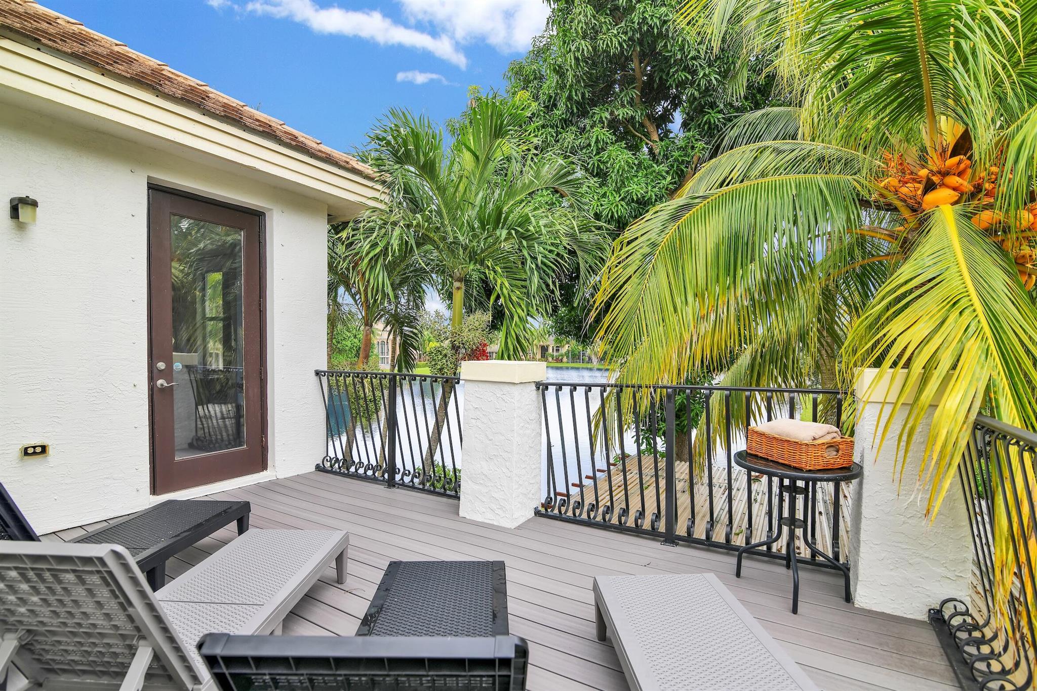 VERSAILLES - Residential Lease