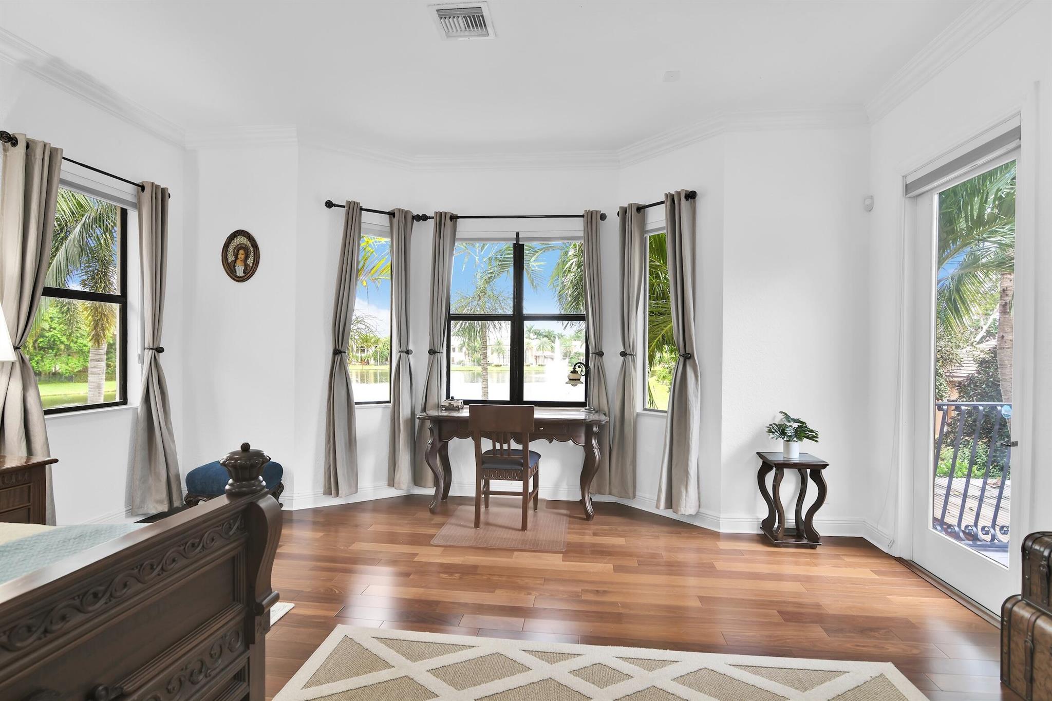 VERSAILLES - Residential Lease