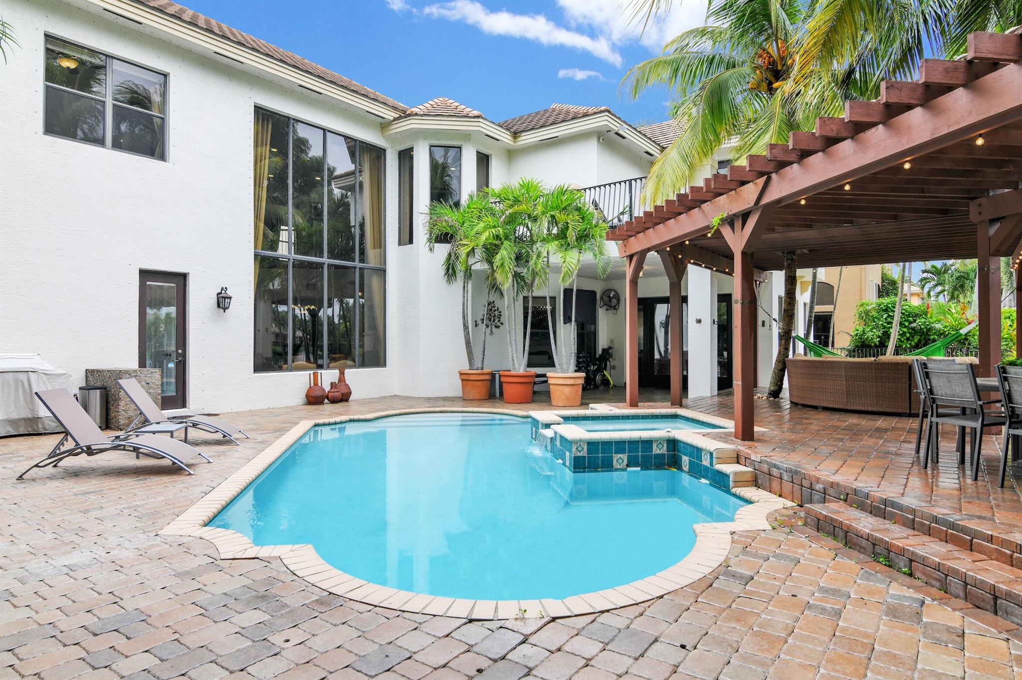 VERSAILLES - Residential Lease