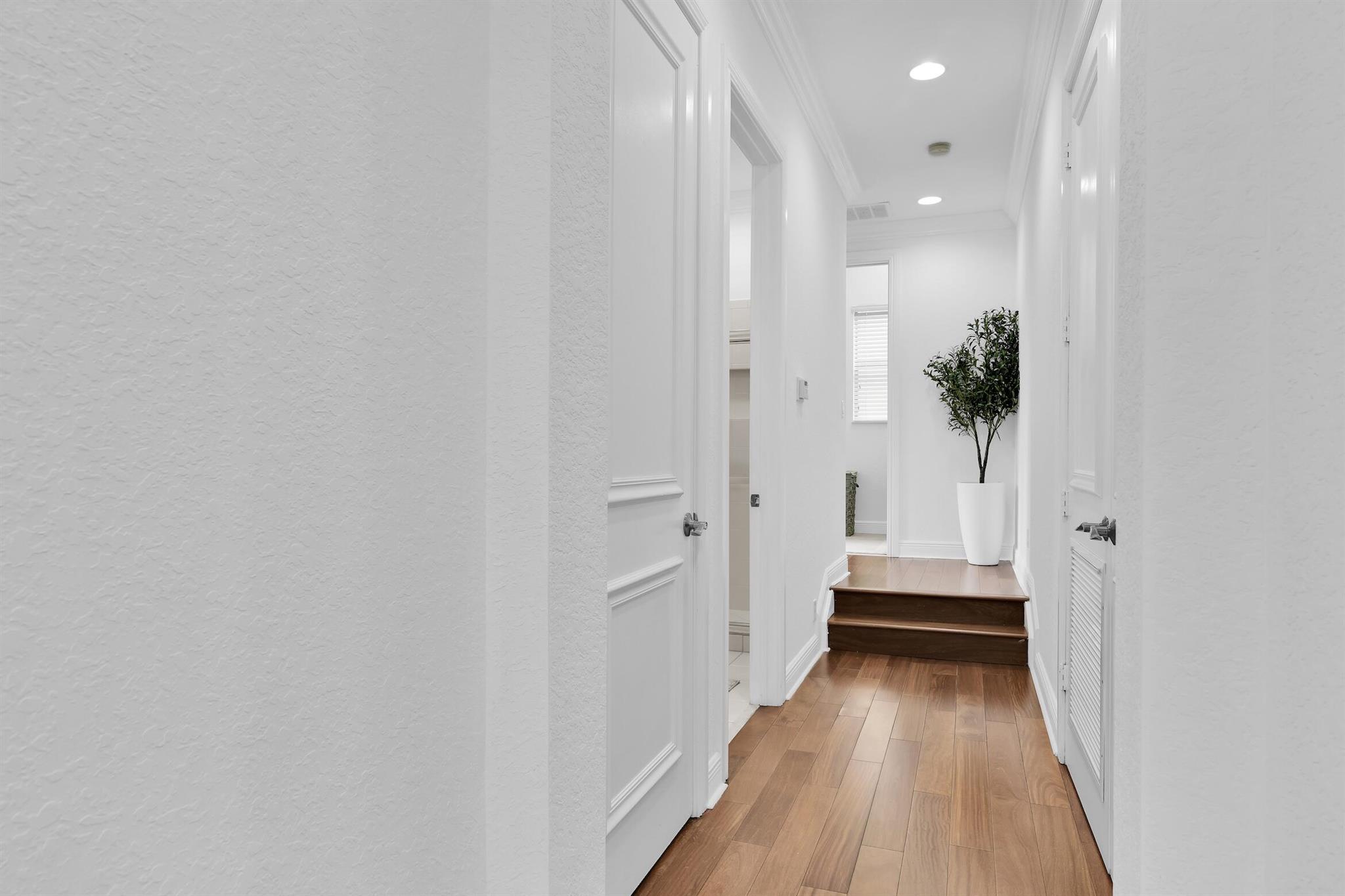 VERSAILLES - Residential Lease