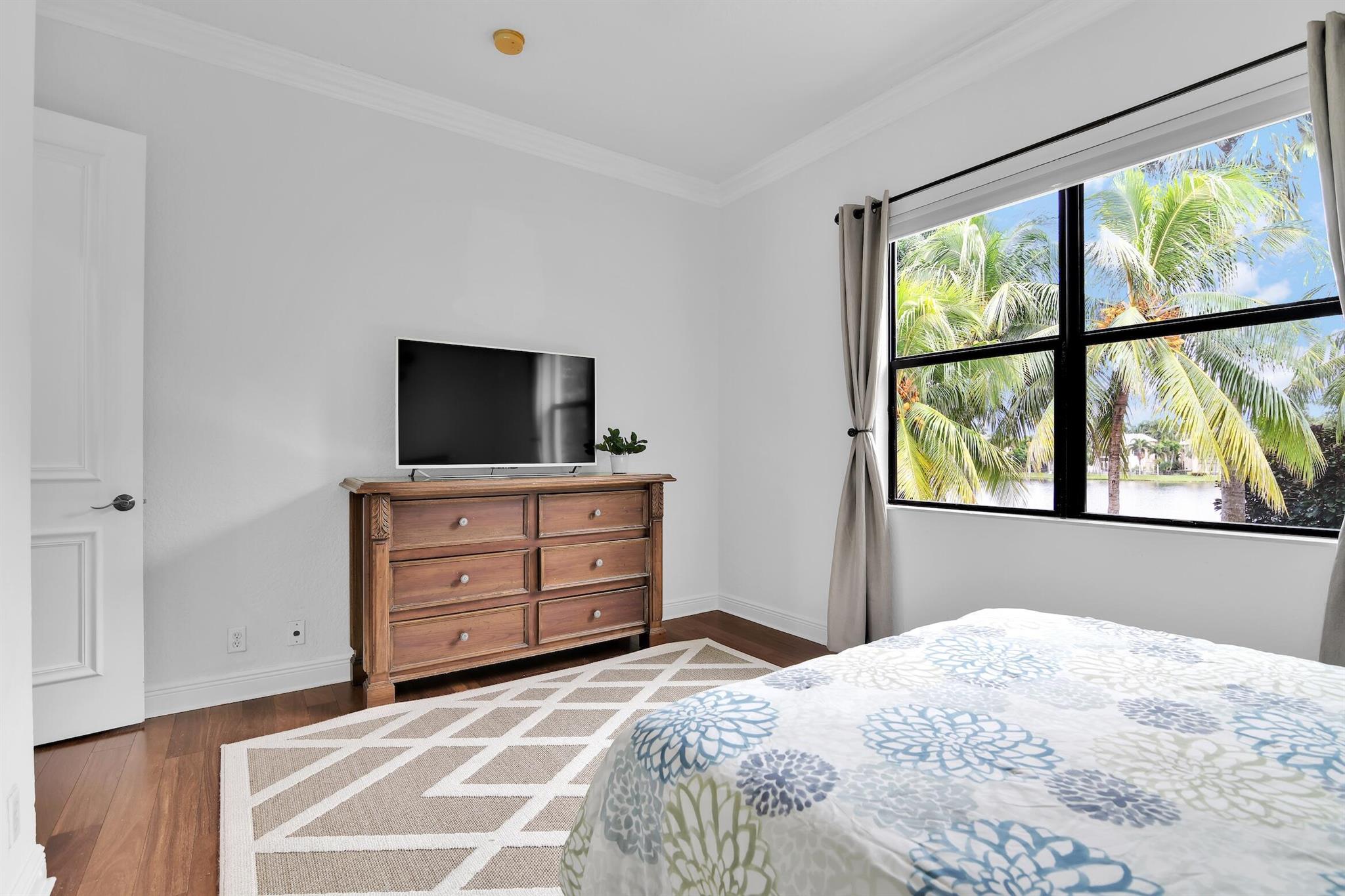VERSAILLES - Residential Lease