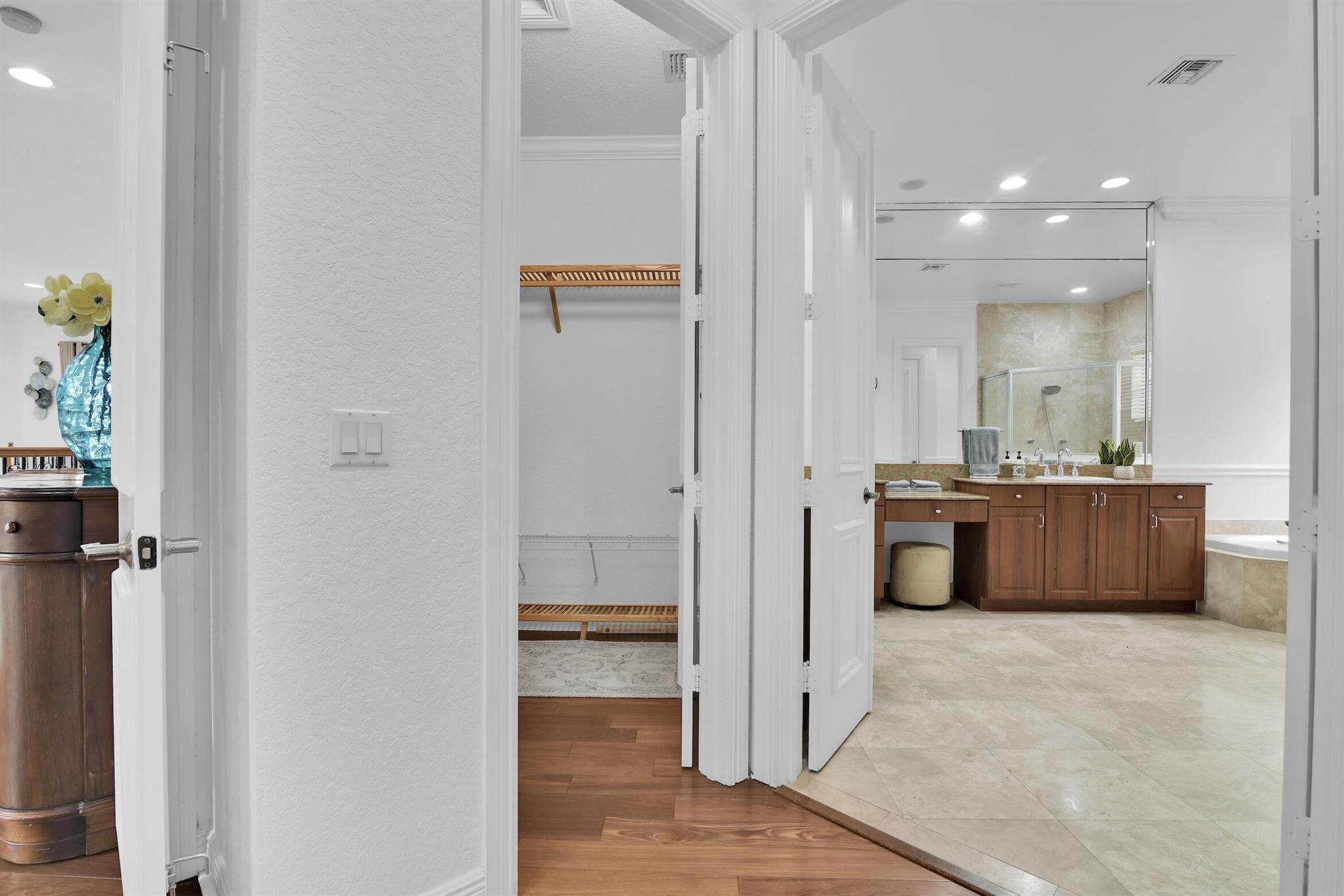 VERSAILLES - Residential Lease