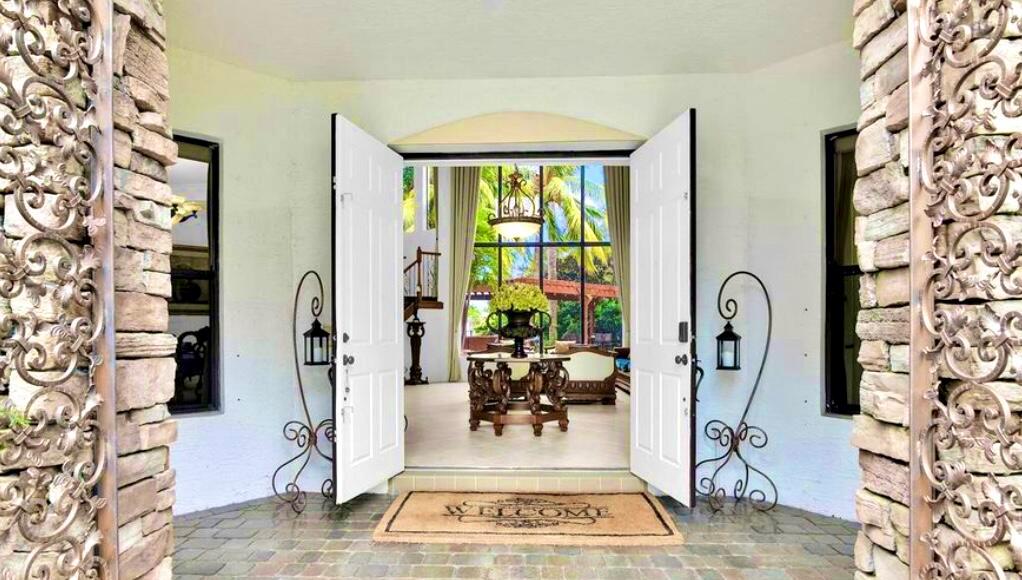 VERSAILLES - Residential Lease