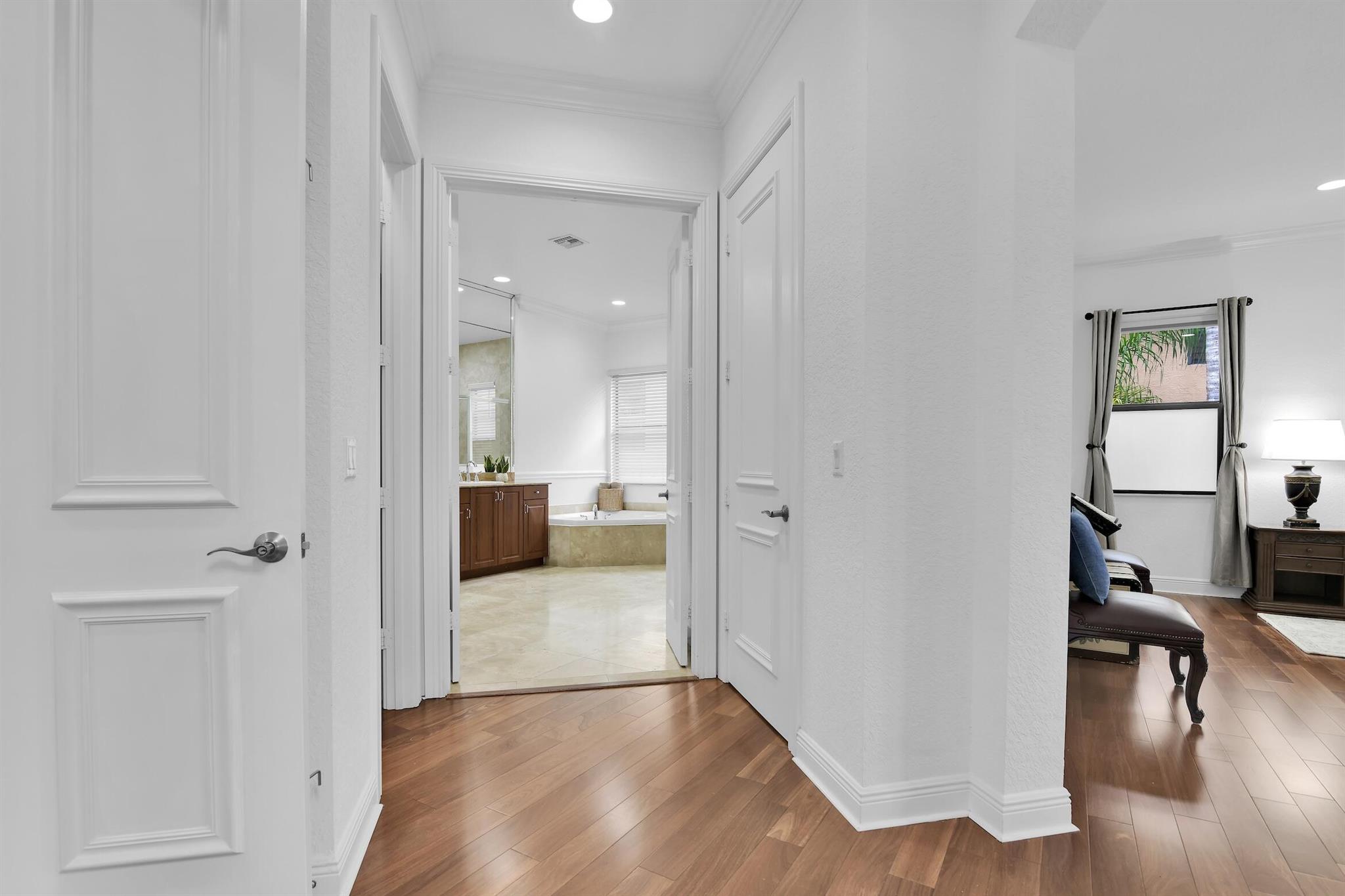 VERSAILLES - Residential Lease