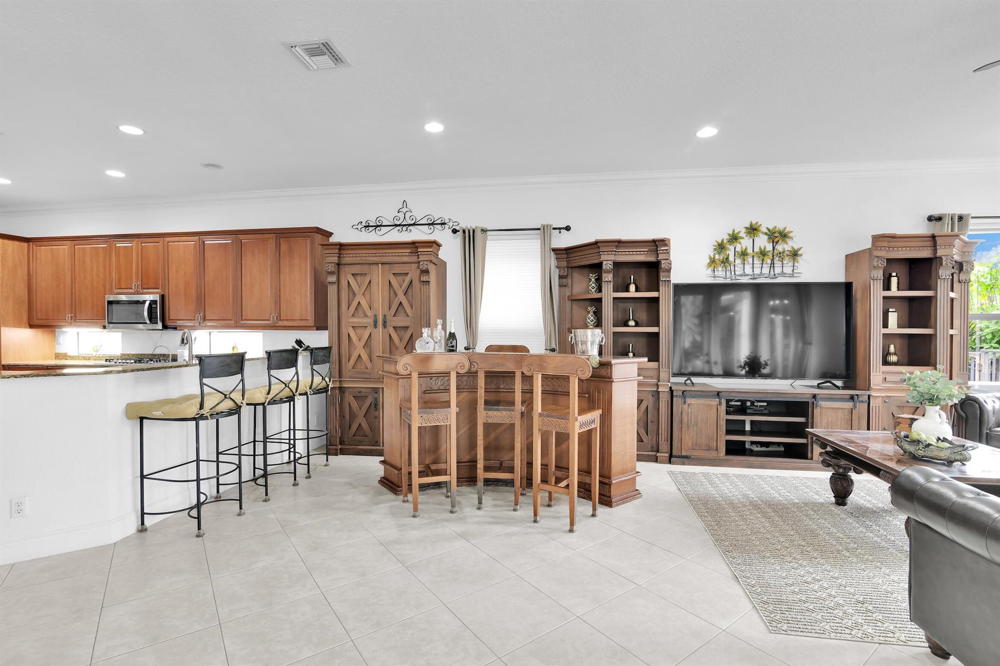 VERSAILLES - Residential Lease
