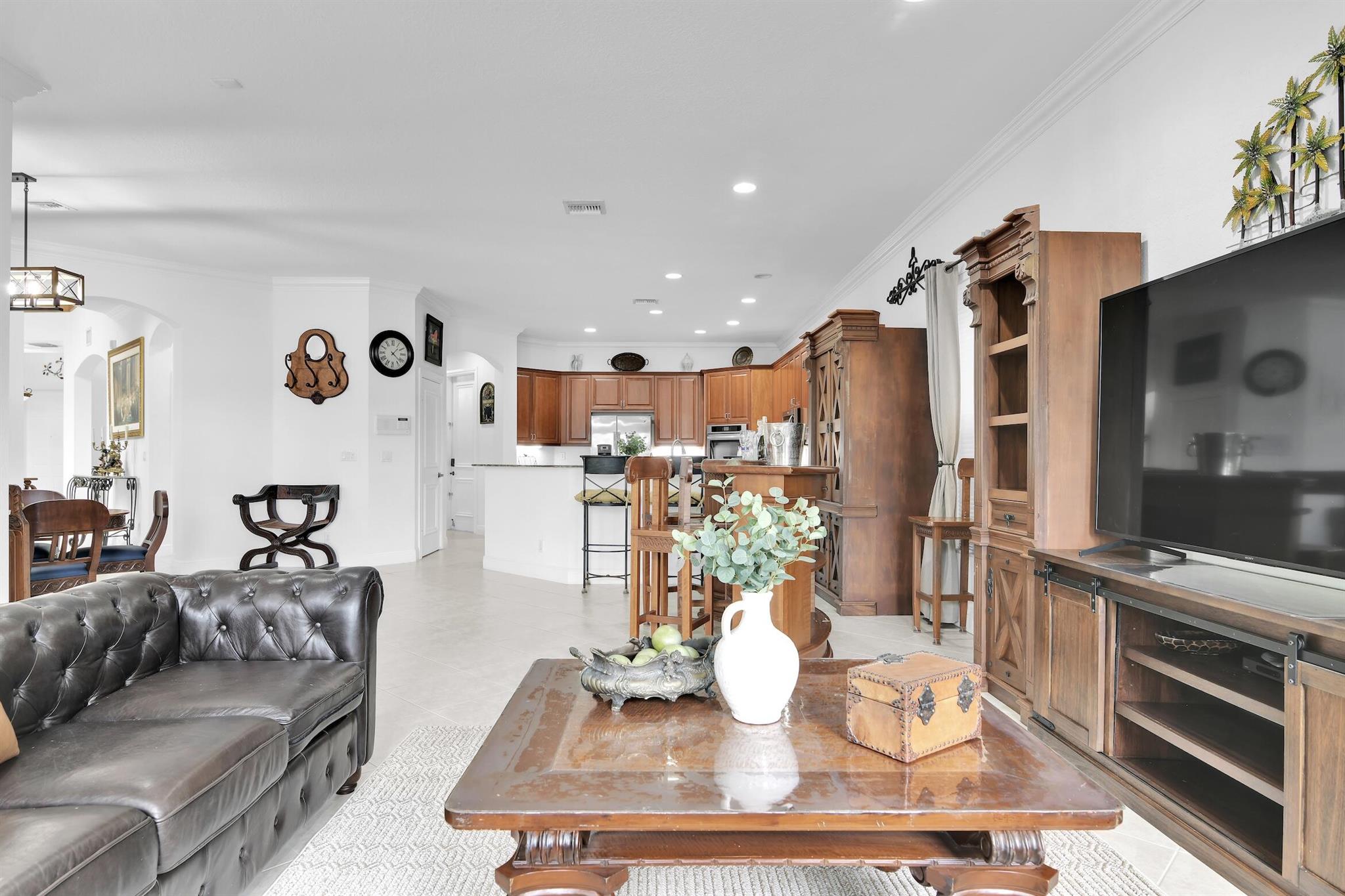 VERSAILLES - Residential Lease
