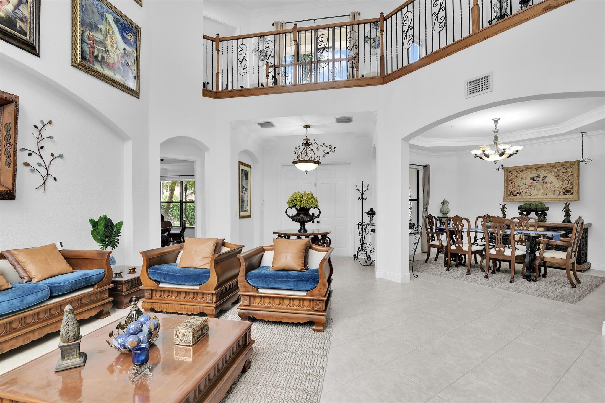 VERSAILLES - Residential Lease