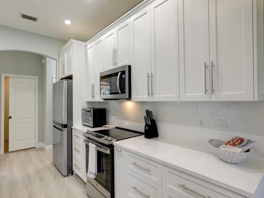 COLLIER CLUB PHASE IIA SU - Residential Lease