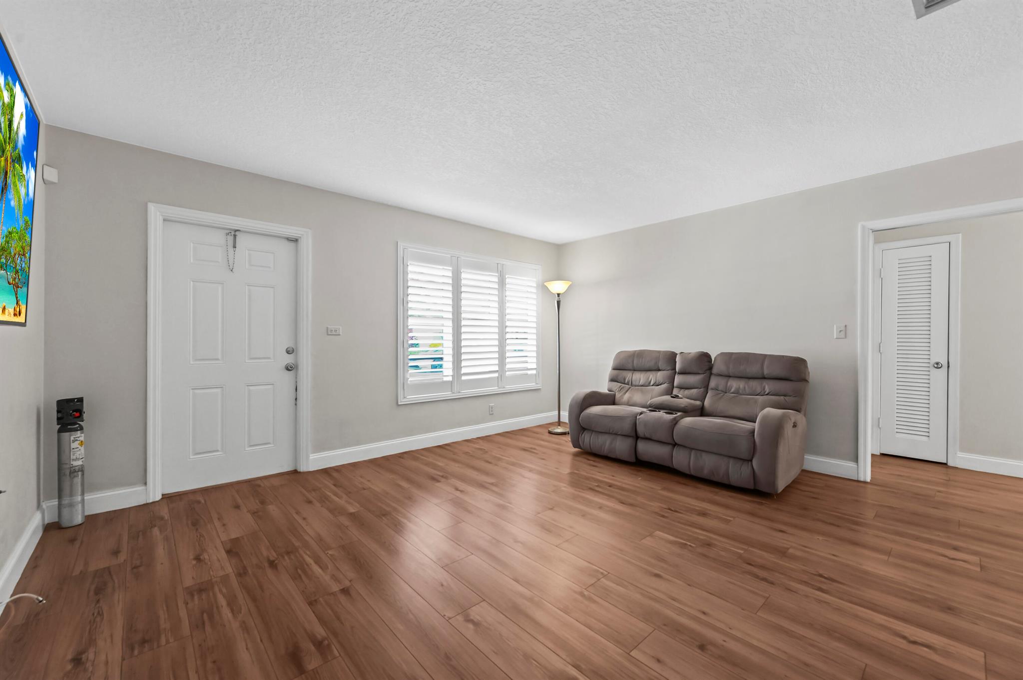 4916 NW 54th Street