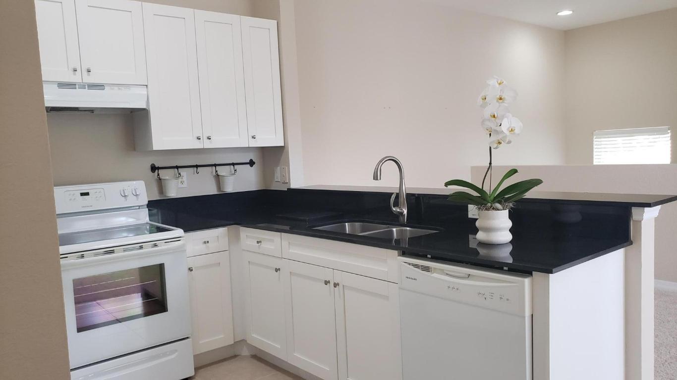 MAGNOLIA BAY CONDOMIMIUM - Residential