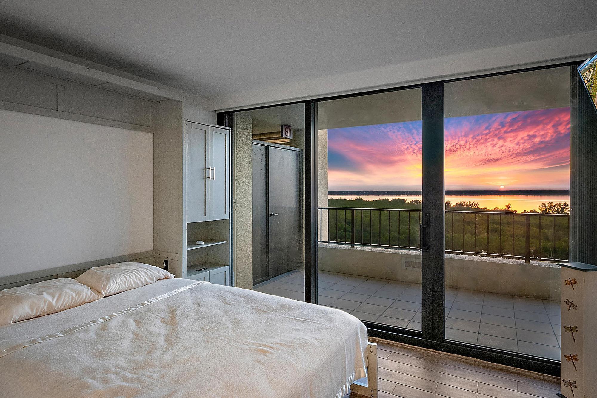 ISLAND DUNES CONDOMINIUM - Residential