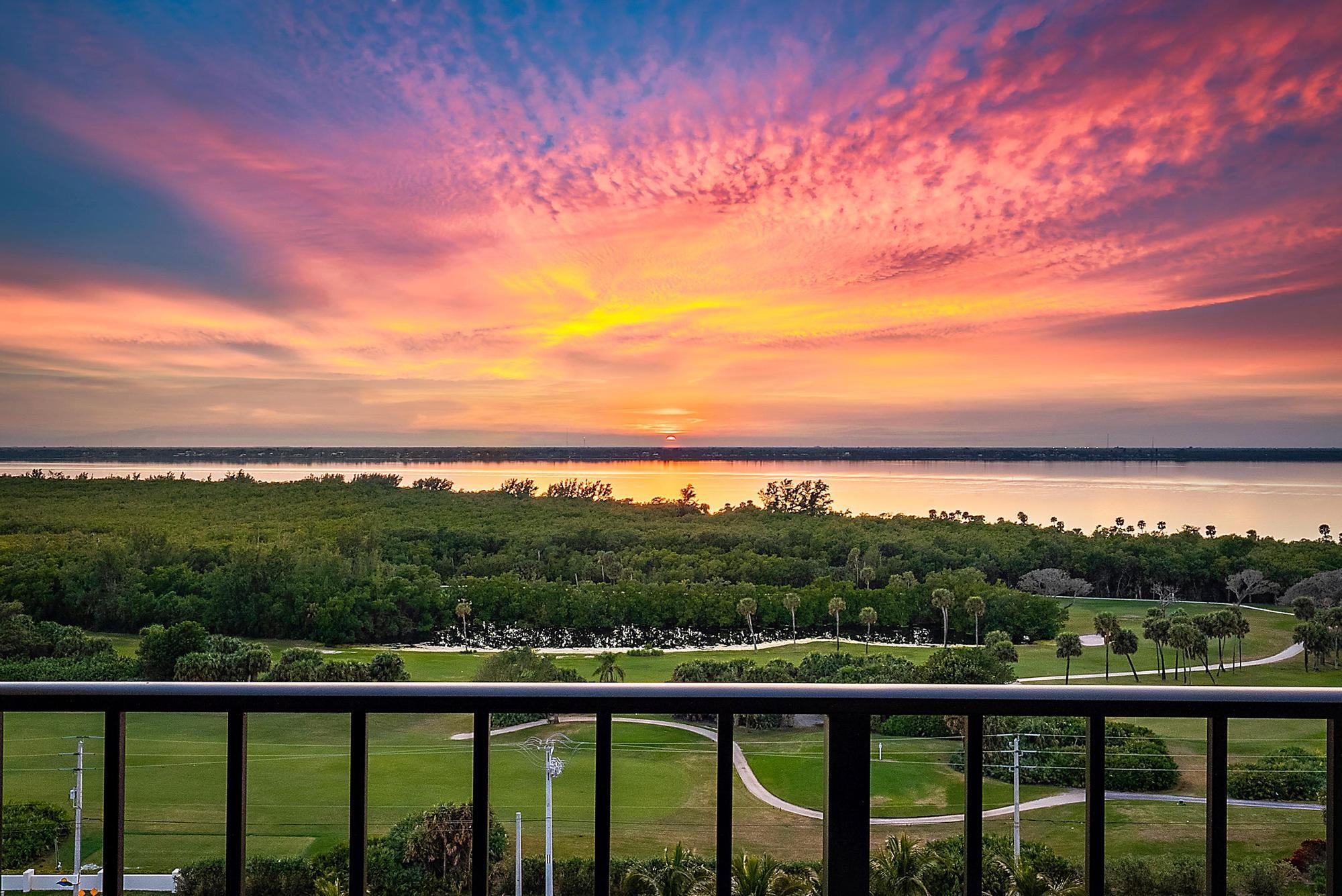 ISLAND DUNES CONDOMINIUM - Residential