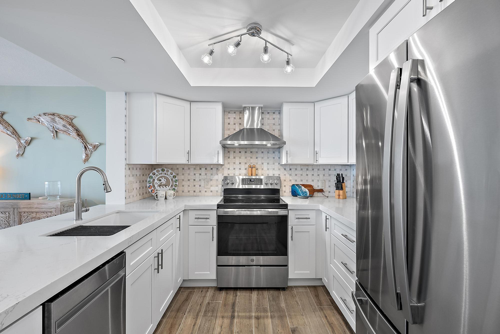 ISLAND DUNES CONDOMINIUM - Residential