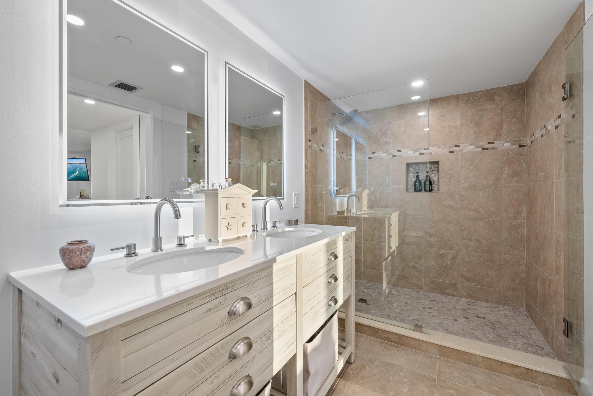 ISLAND DUNES CONDOMINIUM - Residential