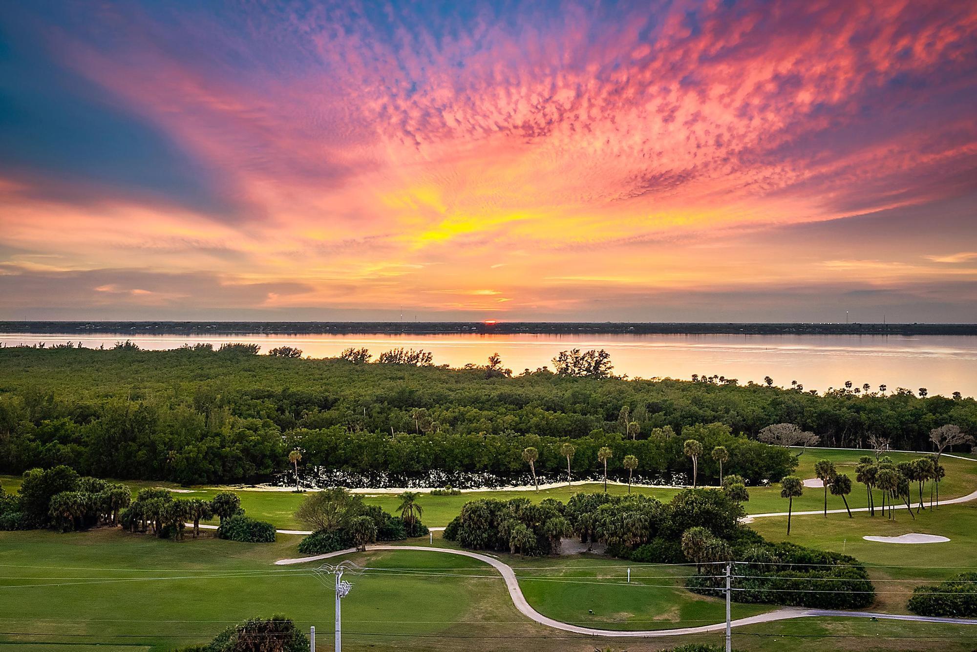 ISLAND DUNES CONDOMINIUM - Residential