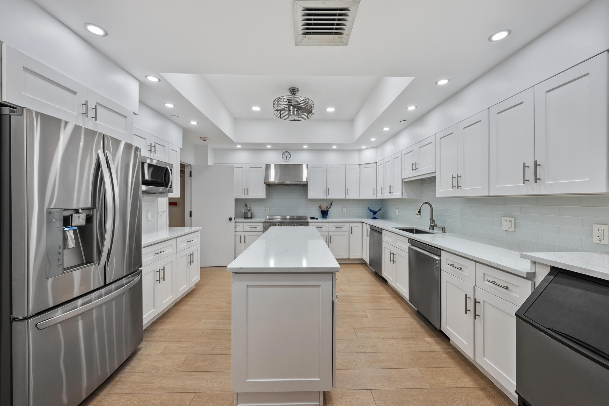 ISLAND DUNES CONDOMINIUM - Residential