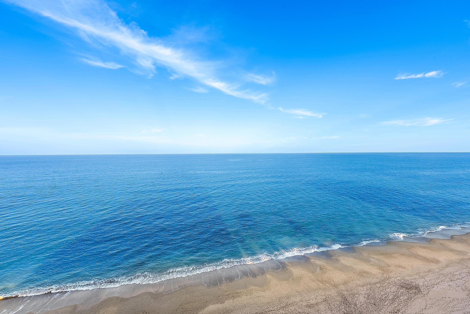 ISLAND DUNES CONDOMINIUM - Residential