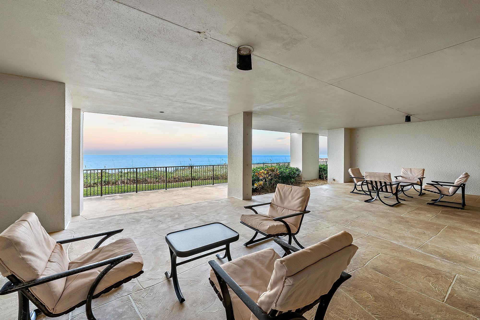 ISLAND DUNES CONDOMINIUM - Residential