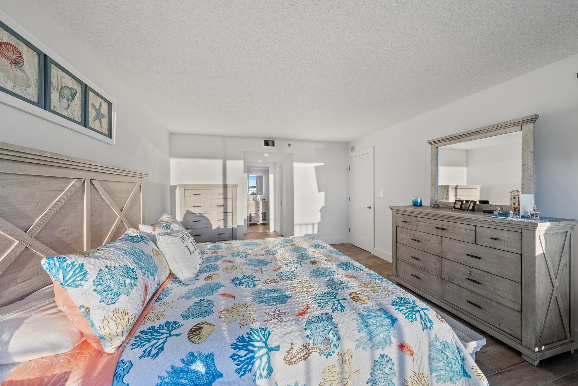 ISLAND DUNES CONDOMINIUM - Residential