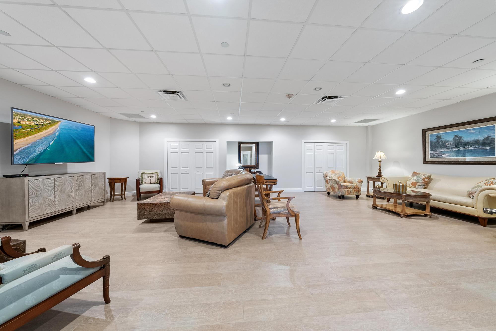 ISLAND DUNES CONDOMINIUM - Residential