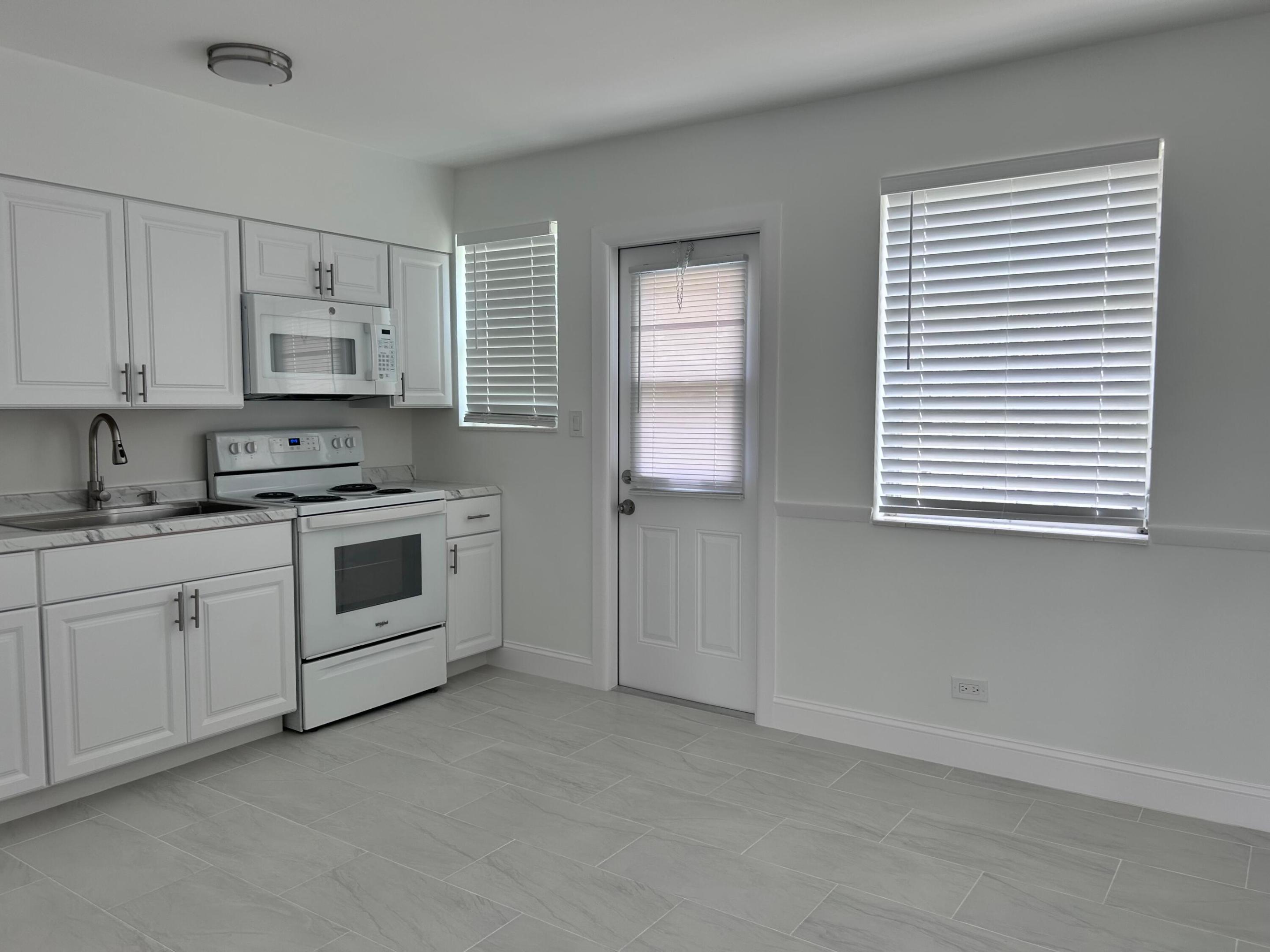 NORTH PALM BEACH VILLAGE OF 2 - Residential Lease