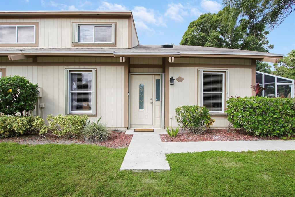 Photo of 24 Maplecrest Circle Cir, Jupiter, FL 33458 (MLS # R10753785)