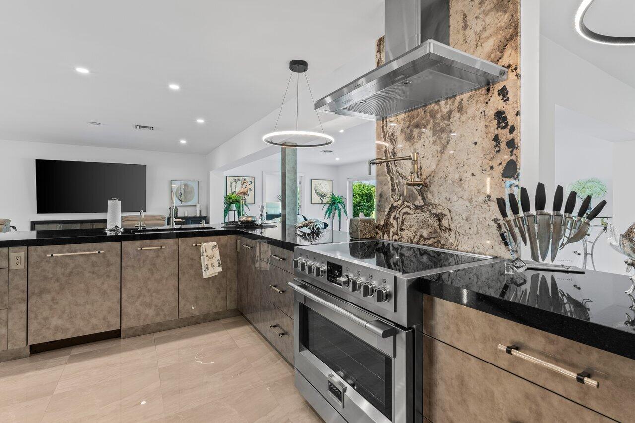 DELRAY DUNES FIRST SEC - Residential