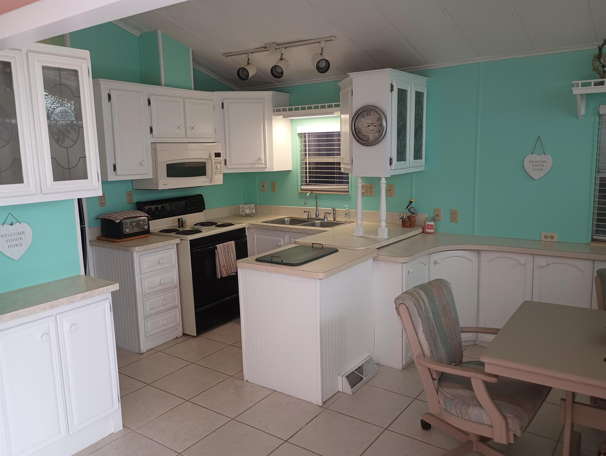 HOLIDAY OUT AT ST LUCIE S - Residential