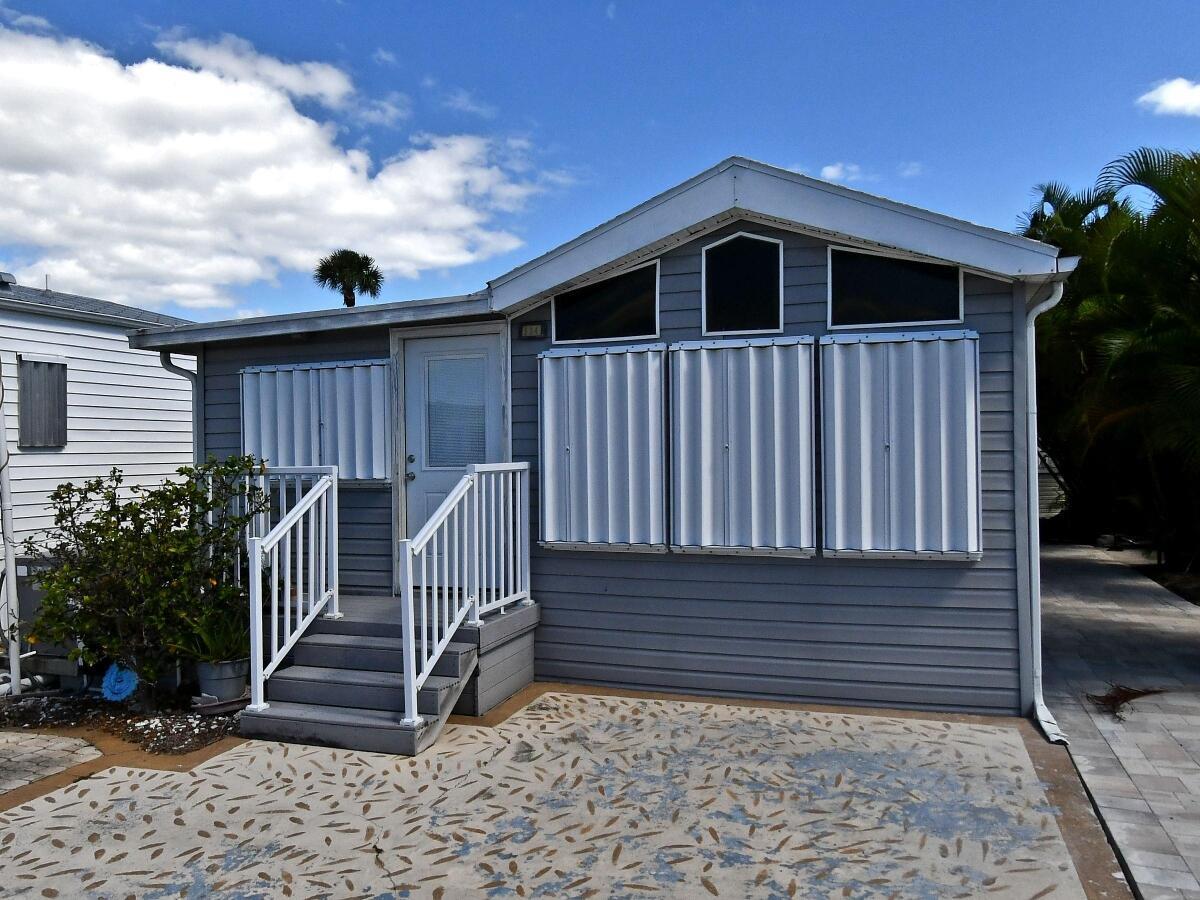 HOLIDAY OUT AT ST LUCIE S - Residential