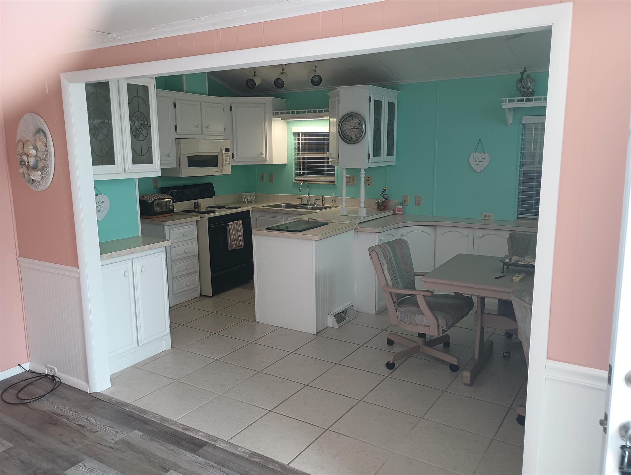 HOLIDAY OUT AT ST LUCIE S - Residential