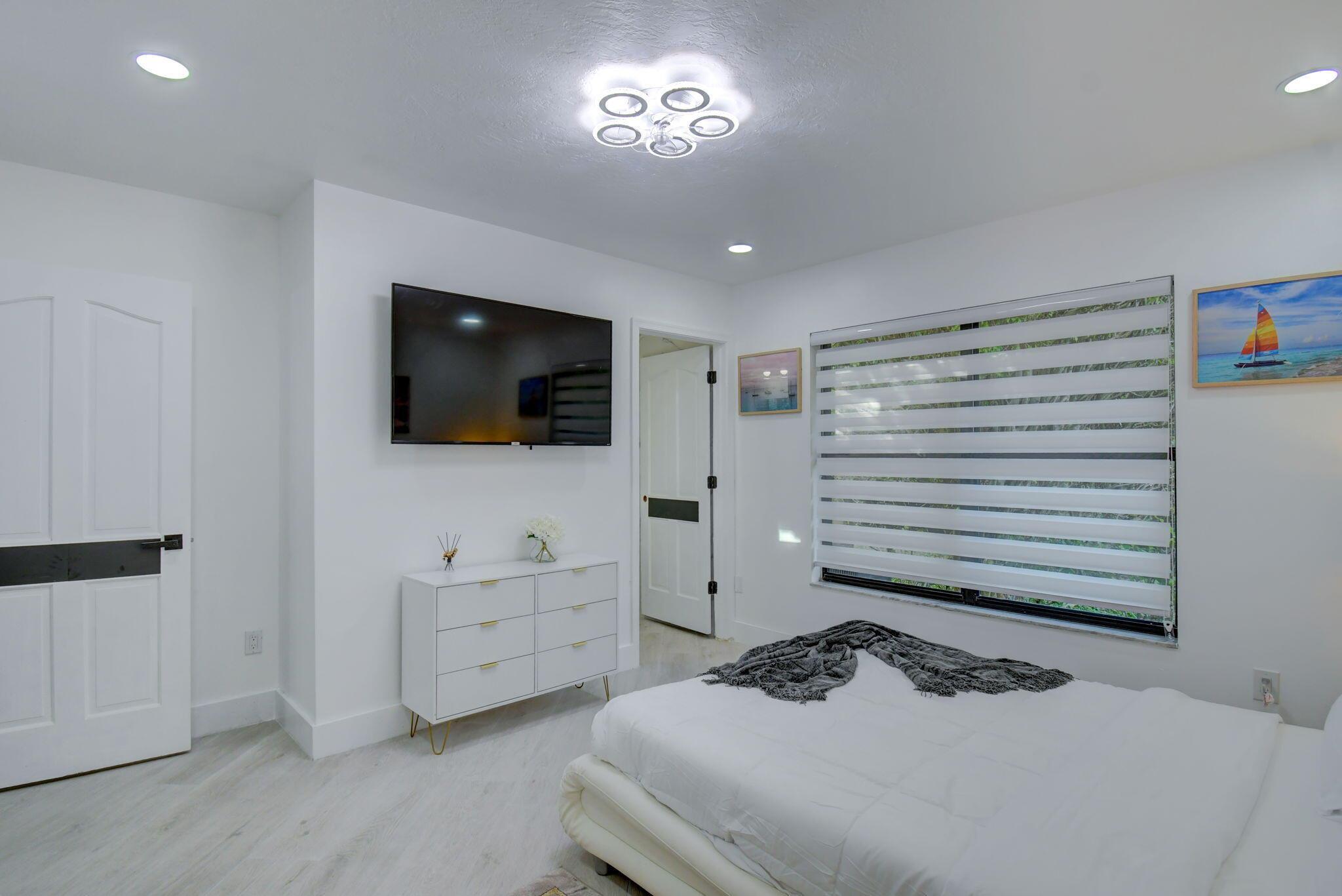 PINEWOOD OF WELLINGTON - Residential Lease