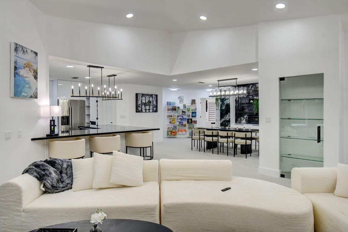 PINEWOOD OF WELLINGTON - Residential Lease