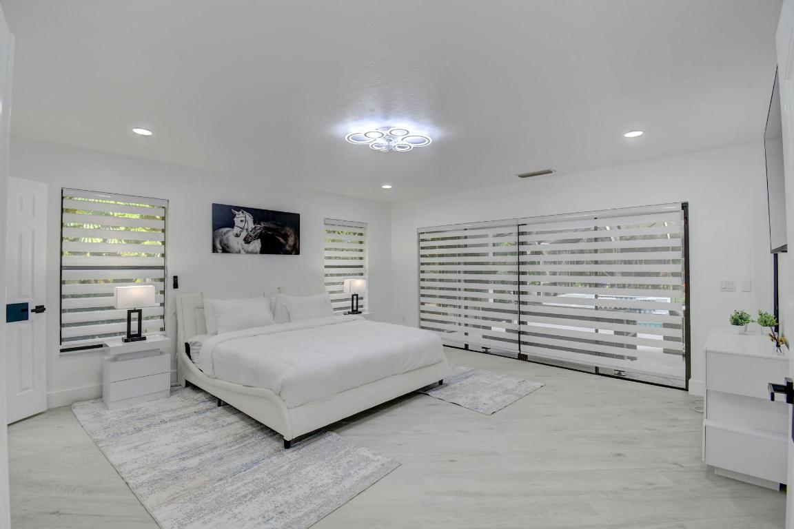 PINEWOOD OF WELLINGTON - Residential Lease